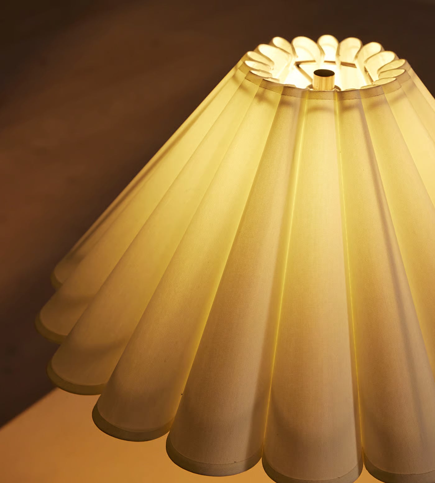 Classic Pleated Shade Green Wood Lamp