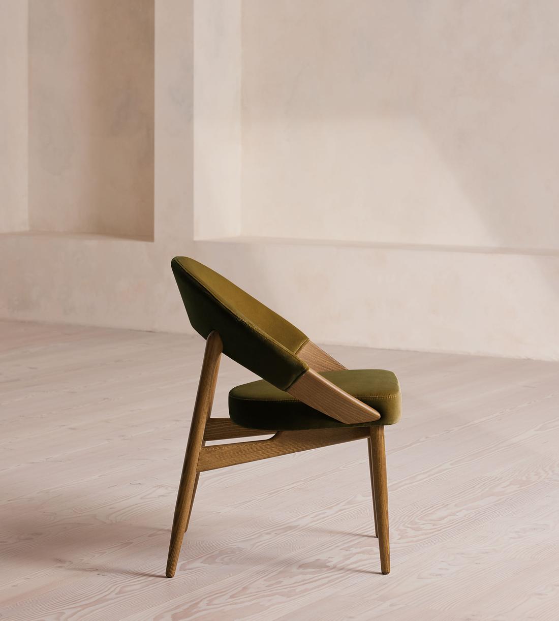 Curved Velvet Dining Chair
