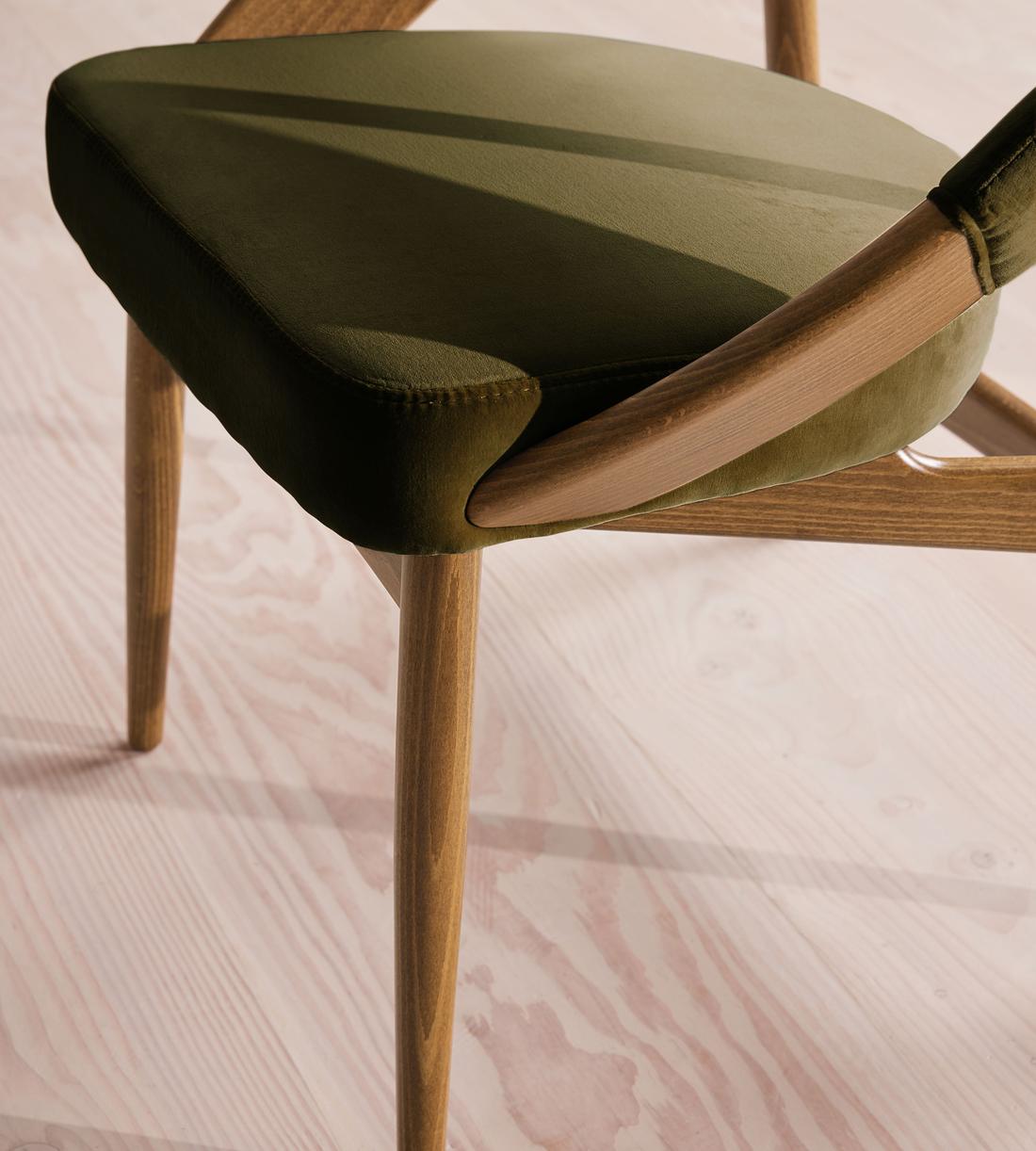 Curved Velvet Dining Chair
