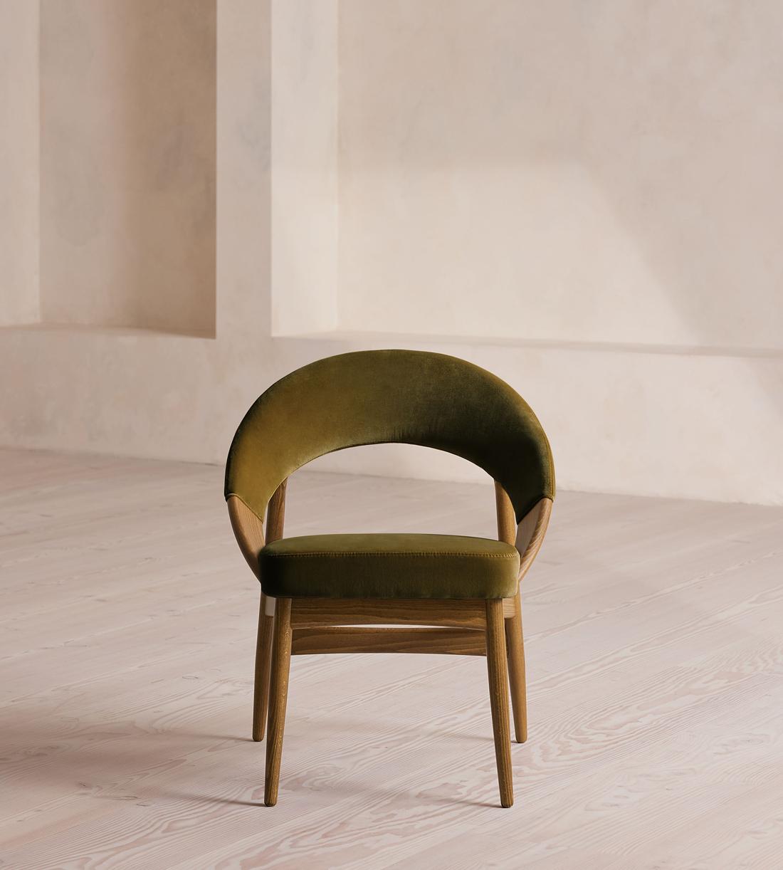 Curved Velvet Dining Chair