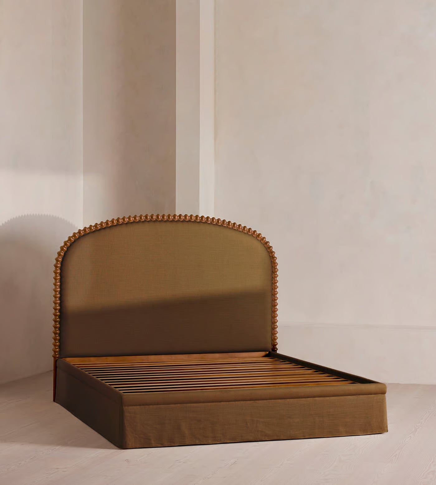 Bobbin Trim Linen Bed