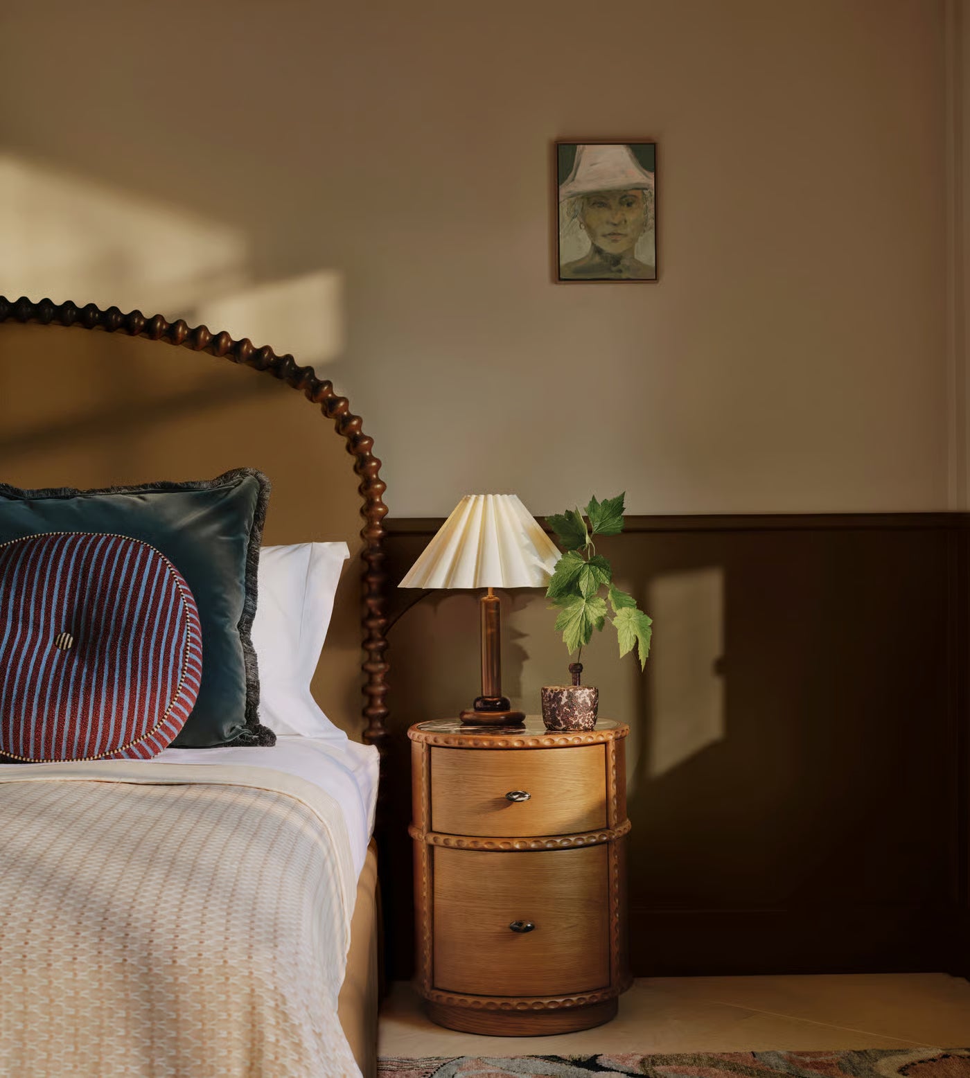 Bobbin Trim Linen Bed