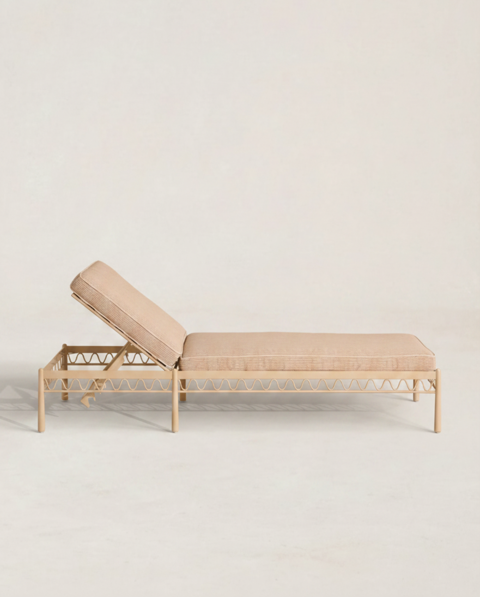 Wave Frame Iron Daybed