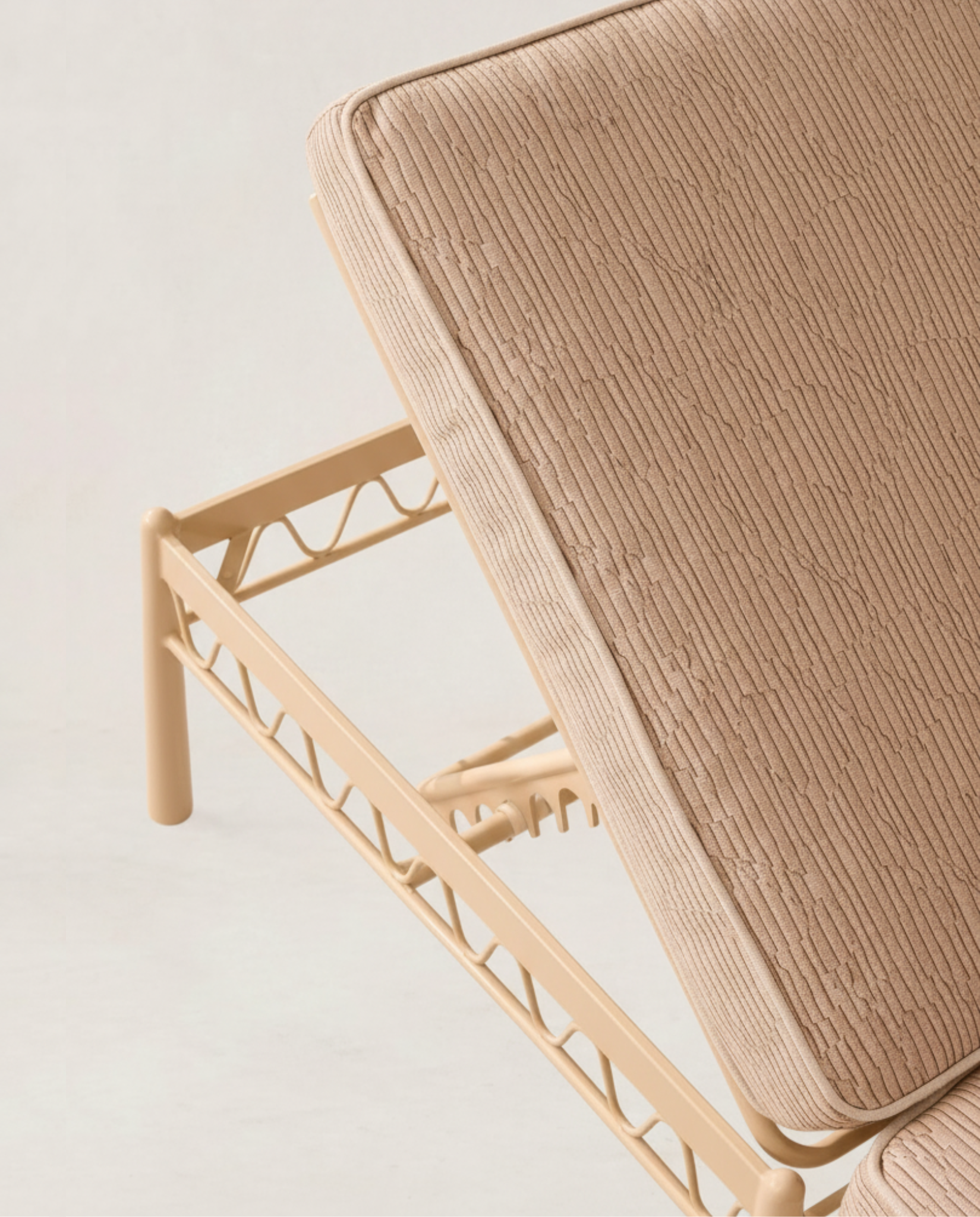 Wave Frame Iron Daybed