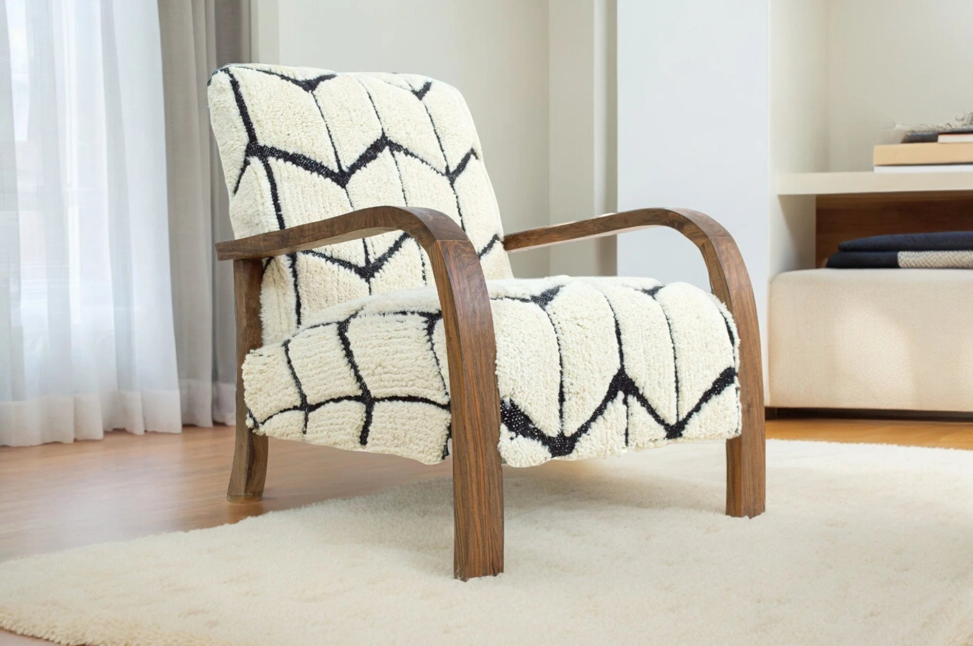 Beni Ourain Armchair – Walnut Wood