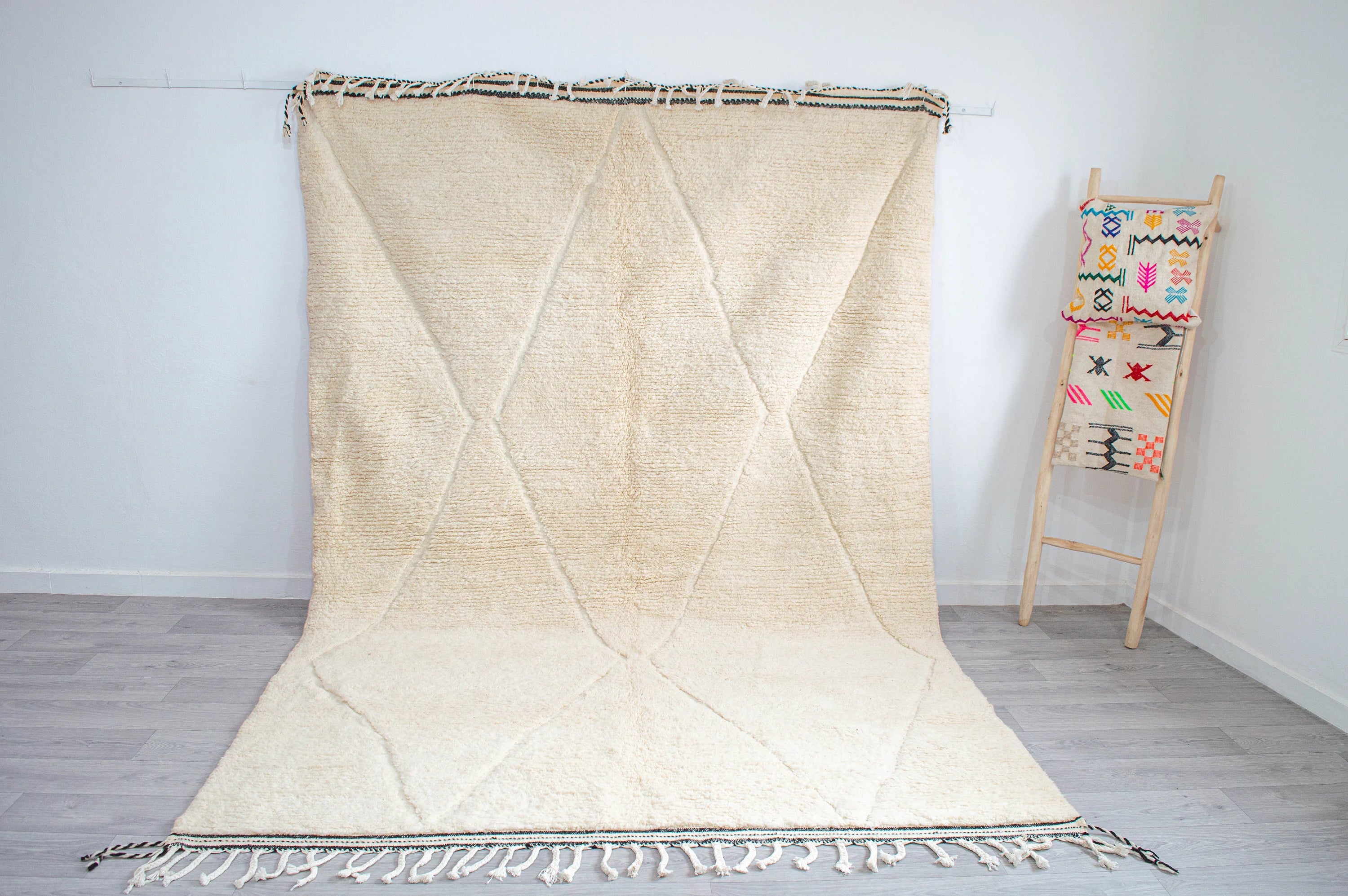 Minimalist Cream Diamond Relief Rug
