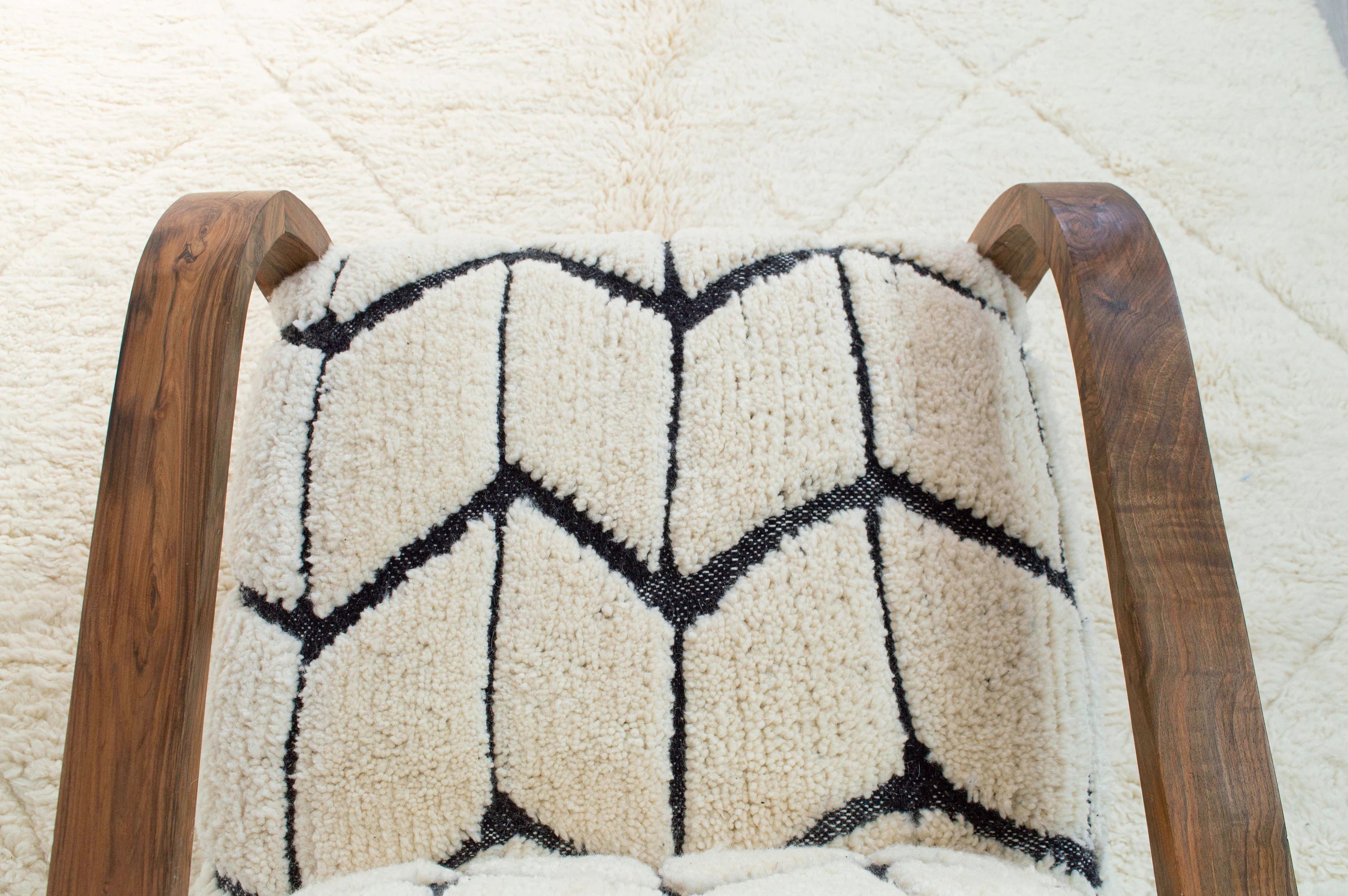 Beni Ourain Armchair – Walnut Wood